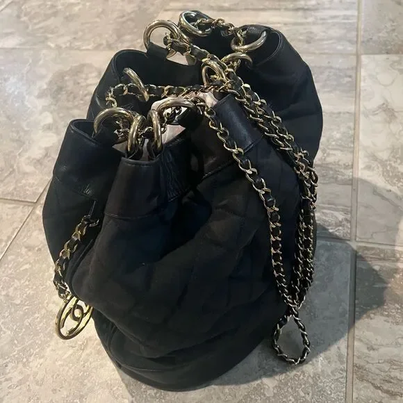 Chanel Black Canvas CC Chain Bucket Bag, Rare Vintage, Made in Italy - Picture 6 of 15